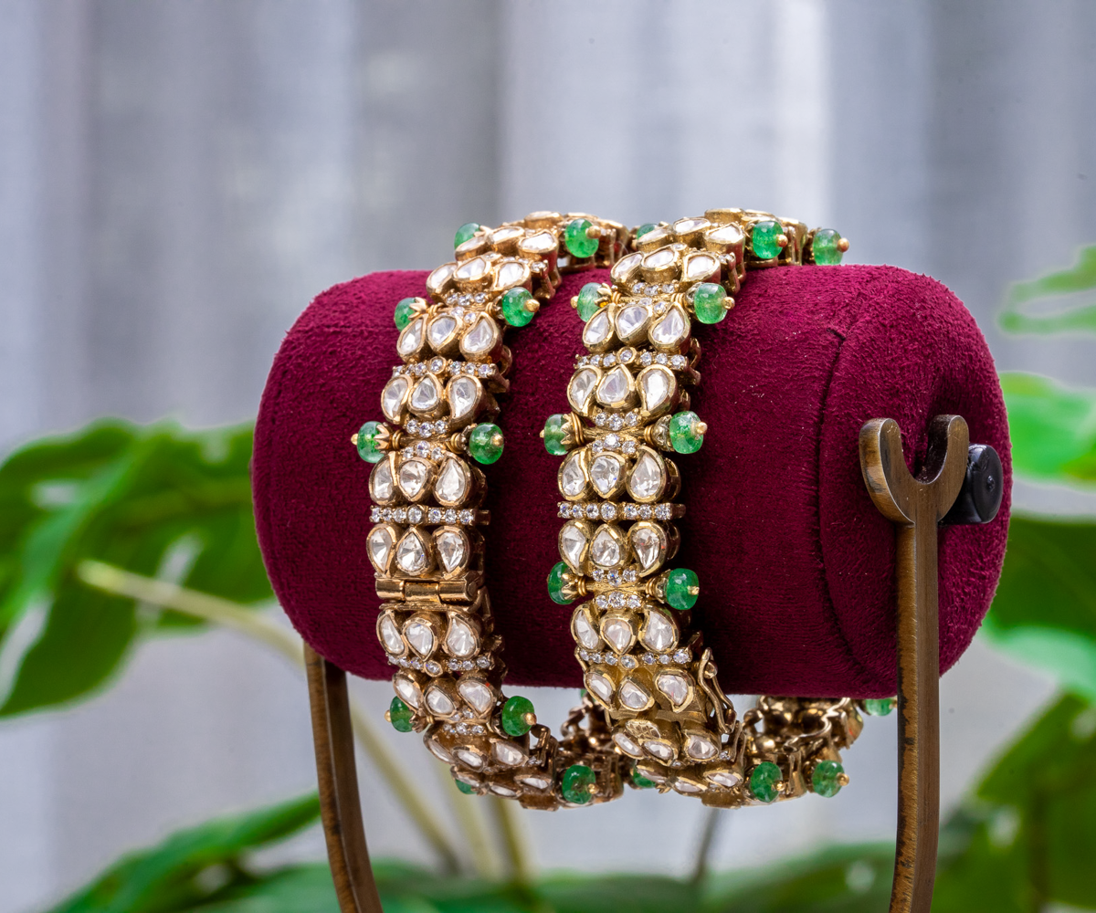 Emerald Accented Moissanite Kada