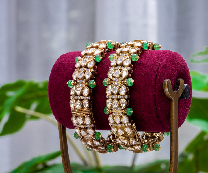 Emerald Accented Moissanite Kada