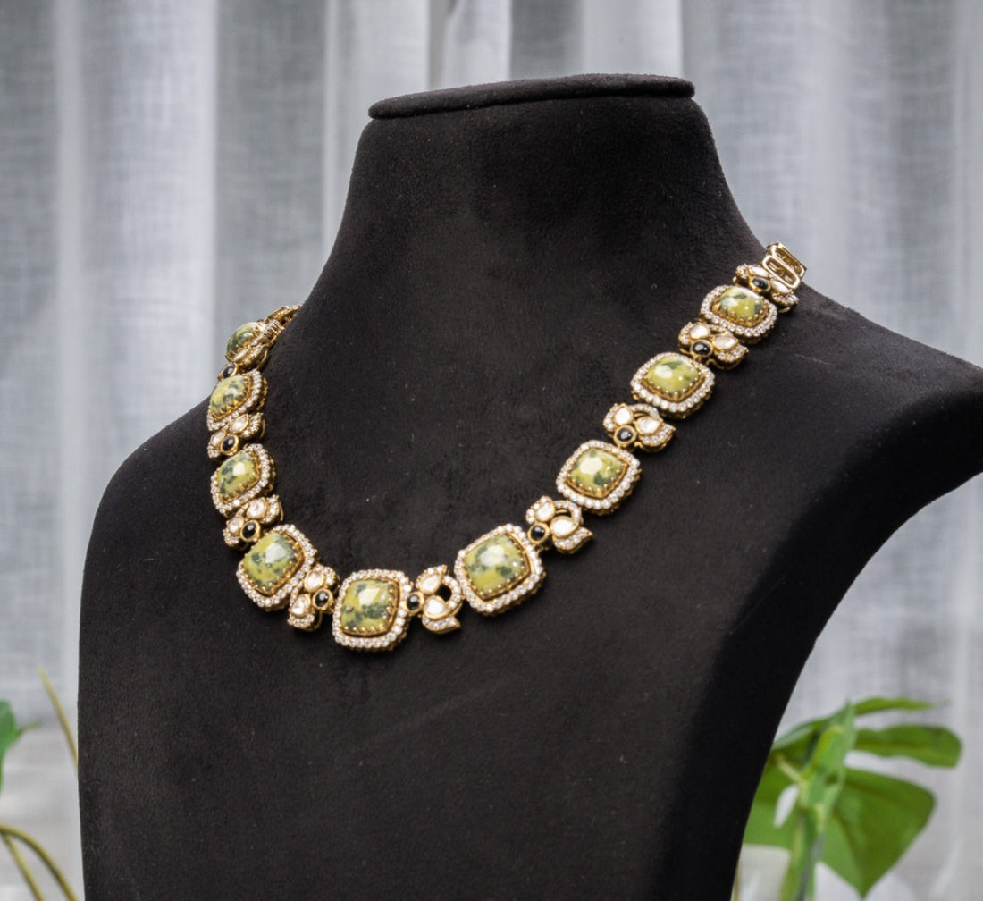 Olive Royale Cabochon Necklace with Earrings
