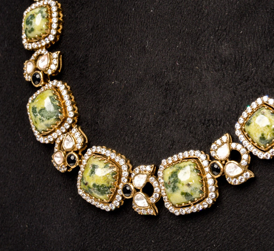 Olive Royale Cabochon Necklace with Earrings
